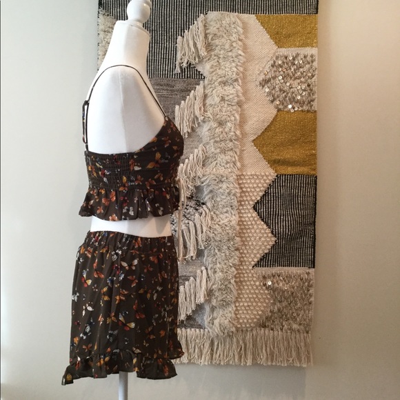 Butterfly Ruffled Set - Picture 3 of 5